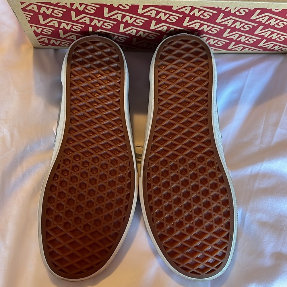 Vans - Picture 3 of 5